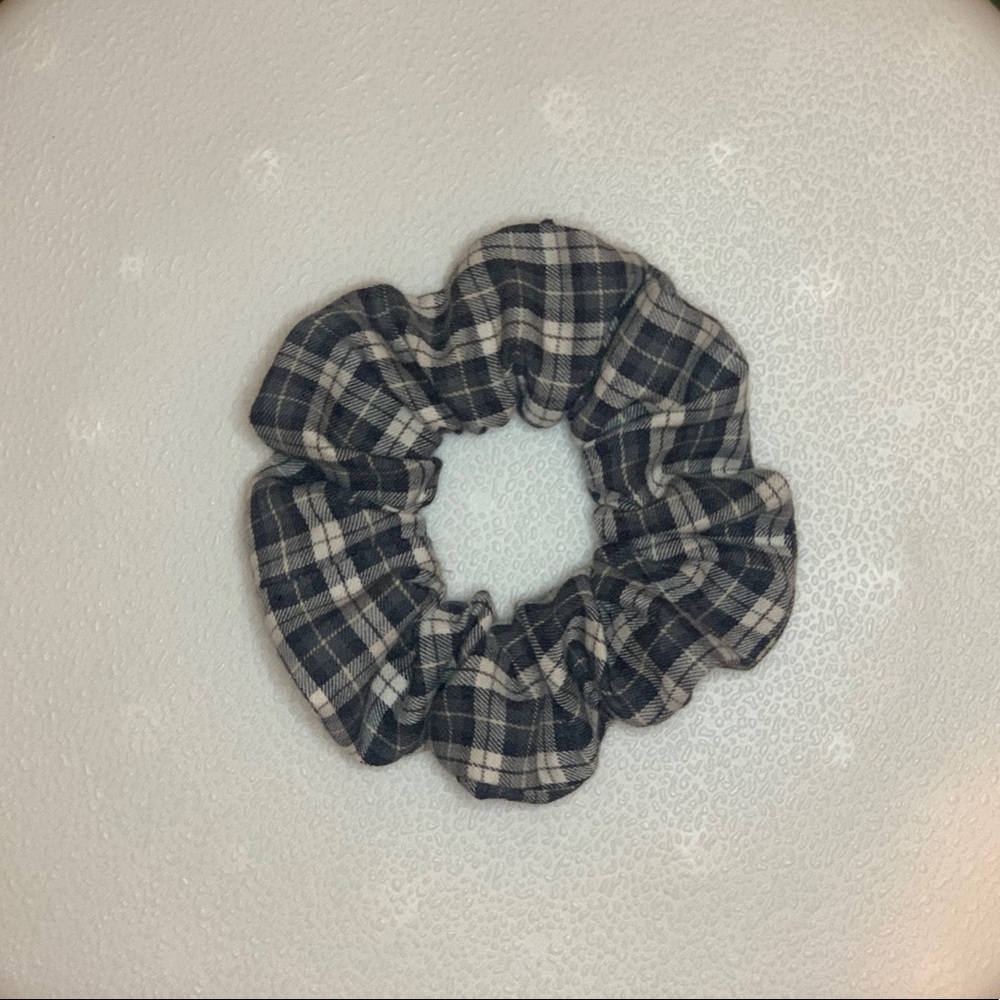 NEW Gray Plaid Scrunchie